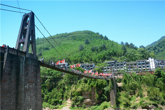 渡赤水，匯豐石業(yè)集體游