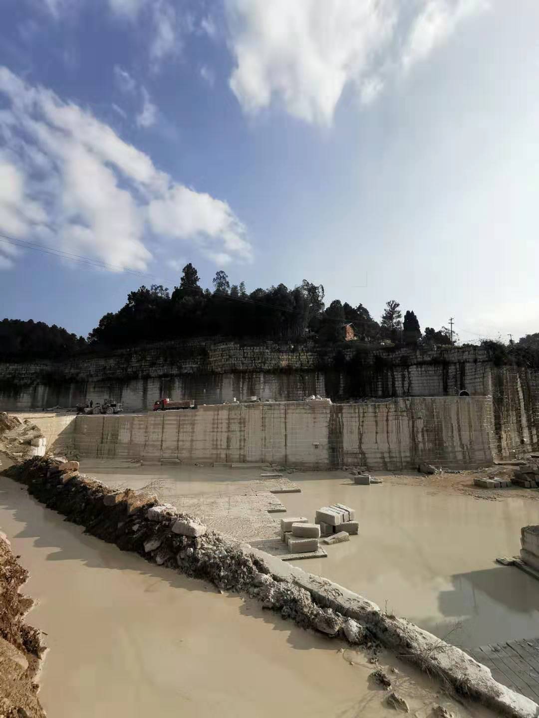 砂巖礦山