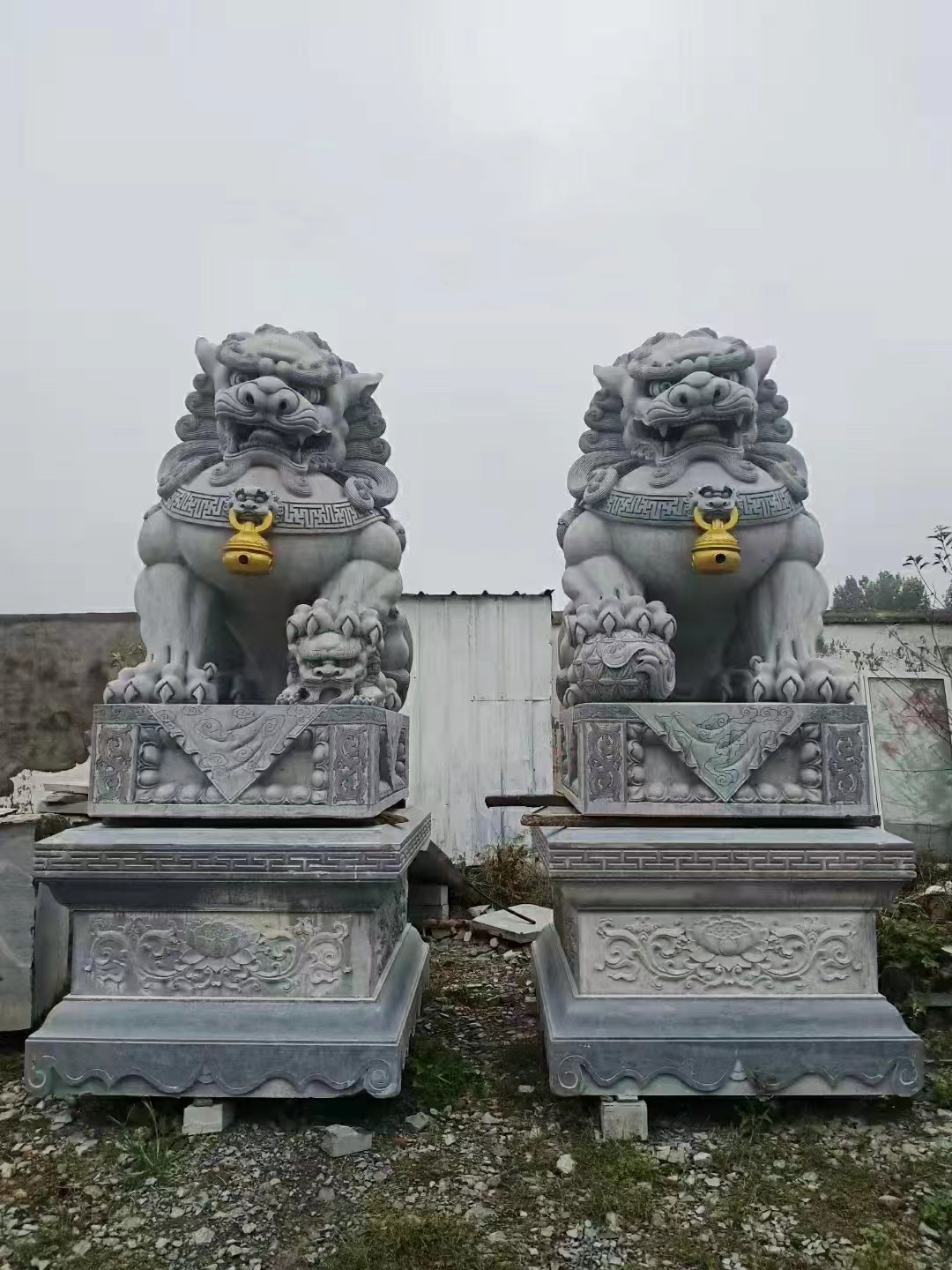 砂巖石獅